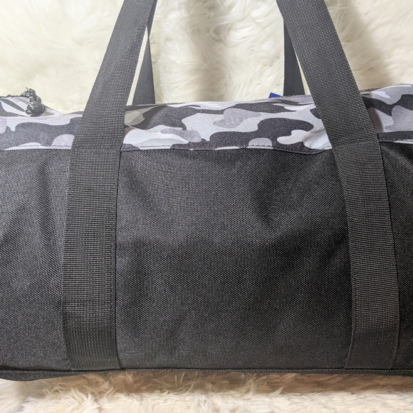 NWT Champion Duffle Bag Unisex - Picture 11 of 12